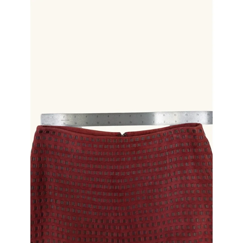 VS2 Victoria's Secret Burgundy Red Suede Leather Laser Cut Grid Mini Skirt 8